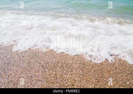 Eine kleine Welle am Schwarzen Meer Stockfoto