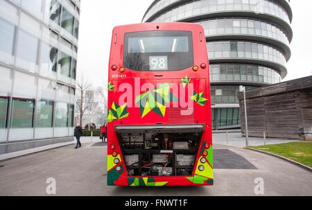 Der weltweit erste vollelektrische Doppeldecker London bus Stockfoto