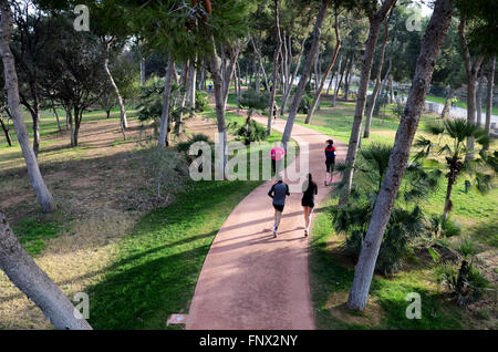 Soziale Distanz in Jardin del Turia, Valencia Spanien Stockfoto