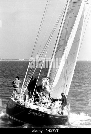 AJAX-NEWS-FOTOS. 1974. SOLENT, ENGLAND. -WHITBREAD ROUND THE WORLD RACE - MEXIKANISCHE EINTRAG SAYULA II (RAMON CARLIN) NÄHERT SICH DER ZIELLINIE AUS PORTSMOUTH. FOTO: JONATHAN EASTLAND/AJAX REF: SAYULA WRWR 1974 Stockfoto