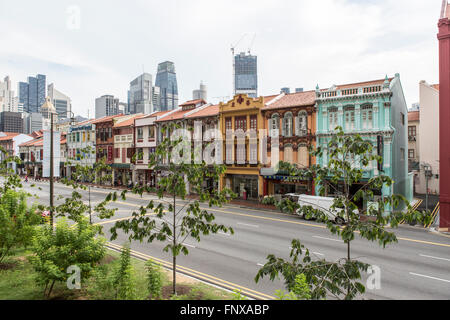 Eine Reihe von bunten Shophouses in Chinatown in Singapur Stockfoto