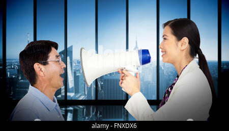 Zusammengesetztes Bild des älteren Menschen mit Mund öffnen Stockfoto