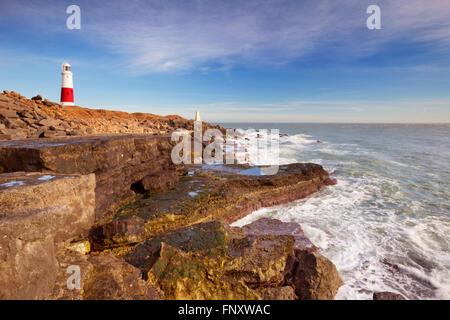 Der Portland Bill Leuchtturm auf der Isle of Portland in Dorset, England an einem sonnigen Tag. Stockfoto