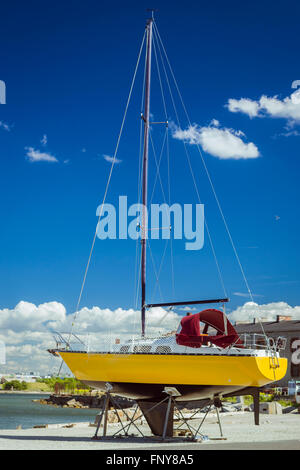 TALLINN, Estland - YUNI 12, 2015: Marina mit Booten in der Nähe der u-Boot-Museum in Tallinn, Estland, Lennusadam - Seeflughafen Stockfoto