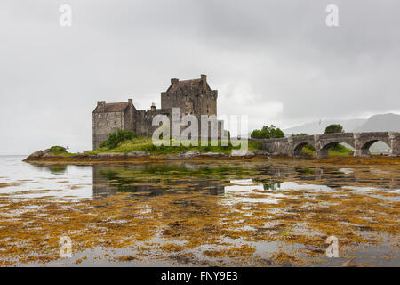 Berühmte Eilean Donan Castle auf den schottischen Highlands. Stockfoto