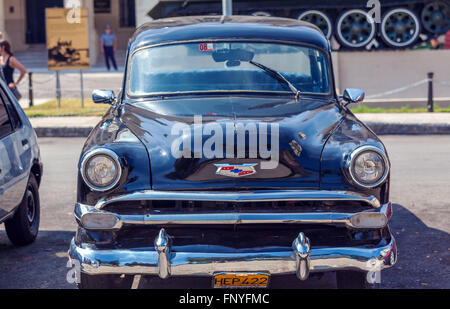 Havanna, Kuba - 1. April 2012: Schwarz Chevrolet Oldtimer vor Revolution Museum nur zur redaktionellen Verwendung. Stockfoto