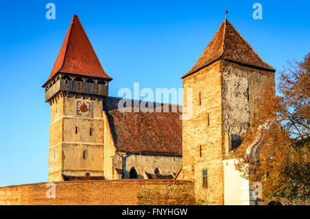 Brateiu, Sibiu, Transylvania. Evangelischen Wehrkirche aus dem XIV. Jahrhundert im Tarnava Tal, Siebenbürger Region in der römischen Stockfoto