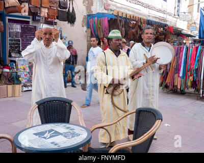 Essaouira, Marokko Musiker in Djellaba Stockfoto