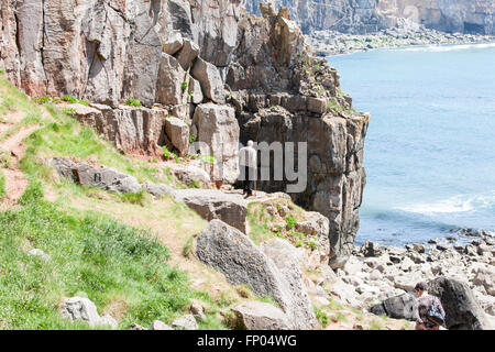 Klippen in der Nähe von St. Govan Kapelle, St. Govan Kopf, in der Nähe von Pembroke, Pembrokeshire, Wales, Vereinigtes Königreich, Europa Stockfoto