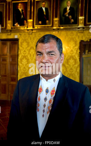 Porträt von Ecuadors Präsident Rafael Correa im Präsidentenpalast in Quito aufgenommen während Schmierfilmbildung Interview mit Peter Greenberg für Ecuador: The Royal Tour. Stockfoto