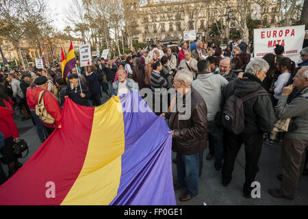 Sevilla, Spanien. 16. März 2016. Demonstranten protestieren gegen EU beschäftigen sich mit der Türkei, Flüchtlinge zurückkehren. Nichtregierungsorganisationen, Gewerkschaften, politische Parteien und Menschenrechtsorganisationen haben Demonstrationen in 52 Städten in Spanien gefordert © Daniel Gonzalez Acuna/ZUMA Draht/Alamy Live News Stockfoto