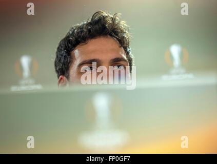 Borussia Dortmunds Mats Hummels abgebildet auf einer Pressekonferenz im Stadion White Hart Lane in London, UK, 16. März 2016. Borussia Dortmund Gesicht Tottenham Hotspur am 17.03. in einem Europa League-Rückkehr-Bein-Match. FOTO: BERND THISSEN/DPA Stockfoto