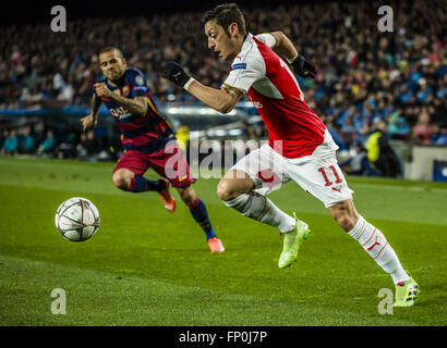 Barcelona, Katalonien, Spanien. 16. März 2016. Arsenal Mittelfeldspieler MESUT Ã – ZIL in Aktion gegen den FC Barcelona in der Champions League letzten sechzehn Rückspiel zwischen dem FC Barcelona und Arsenal FC im Stadion Camp Nou in Barcelona Credit: Matthias Oesterle/ZUMA Draht/Alamy Live News Stockfoto