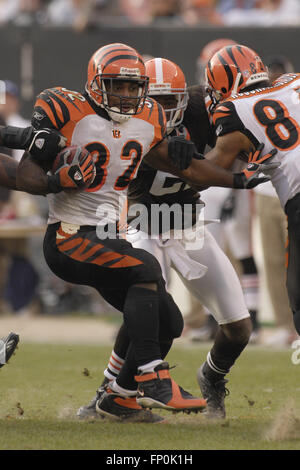 Cleveland, Ohio, USA. 26. November 2006. Cincinnati Bengals Runningback (32) Rudi Johnson Heads-up Bereich während der Bengals 30: 0-Sieg gegen die Cleveland Browns in Cleveland Browns Stadium am 26. November 2006 in Cleveland, Ohio. ZUMA Press/Scott A. Miller © Scott A. Miller/ZUMA Draht/Alamy Live-Nachrichten Stockfoto