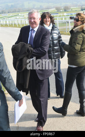 Cheltenham, Gloucestershire, UK. 17. März 2016. Sir Alex Ferguson Ankunft am St. Patricks Donnerstag, Cheltenham Racecourse, Cheltenham, Gloucestershire.UK Kredit: Jules Annan/Alamy Live News Stockfoto