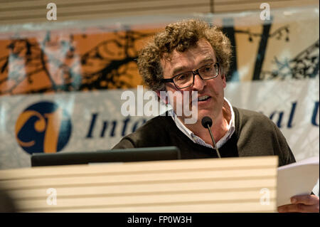 Turin, Italien. 17. März 2016: Ugo Mattei spricht während Lectio Schleuse von Yanis Varoufakis am Campus Einaudi (Universität Turin) in Turin, Italien. Bildnachweis: Nicolò Campo/Alamy Live-Nachrichten Stockfoto