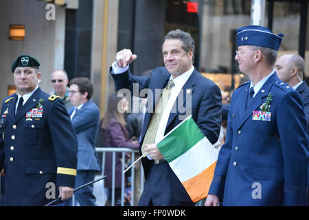 New York, USA. 16. März 2016. New Yorker Gouverneur Andrew Cuomo marschieren der St. Patricks Day Parade in New York City. Bildnachweis: Christopher Penler/Alamy Live-Nachrichten Stockfoto