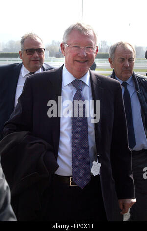 Cheltenham, Vereinigtes Königreich. 17. März 2016.  Cheltenham Festival, tag3, Cheltenham Racecourse, Gloucestershire Day drei von 2016 Cheltenham Festival.  Im Bild: Sir Alex Ferguson kommt Credit: Lucy Ford/Alamy Live News Stockfoto