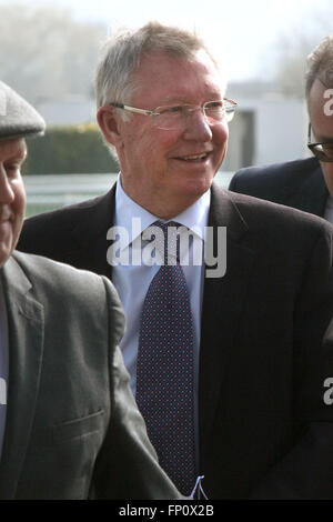 Cheltenham, Vereinigtes Königreich. 17. März 2016.  Cheltenham Festival, tag3, Cheltenham Racecourse, Gloucestershire Day drei von 2016 Cheltenham Festival.  Im Bild: Sir Alex Ferguson kommt Credit: Lucy Ford/Alamy Live News Stockfoto