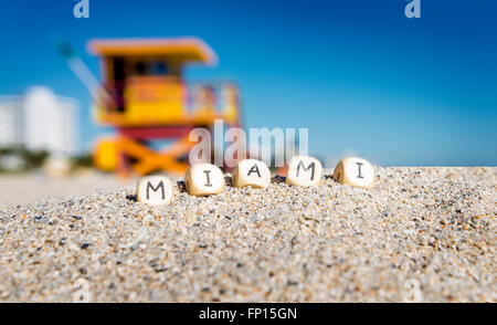 Maimi Southbeach, Rettungsschwimmer Haus mit Buchstaben auf dem Sand, Florida / USA, Stockfoto