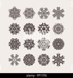 Satz von reich verzierten Mandala Symbole. Gotische Spitze Tattoo. Keltische Webart mit scharfen Ecken. Stockfoto