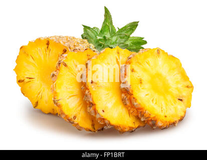 Ananas in Scheiben geschnitten isoliert Stockfoto