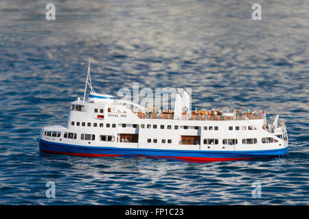 Segelmodellschiffe, Kleinboote und Yachtmodelle in Wallasey, UK. Der Modellbootsee in New Brighton wird nach einer großen Säuberung am 16. März 2016 wieder eröffnet. Wirral Council, zusammen mit United Utilities, haben dem See eine gute saubere bereit für Modell Bootsfahrer in der kommenden Saison für, Modell, Replik, Boot, Schiff, Segel, Holz, Segelboot, alt, Schiff, Vintage, Handwerk, klein, Miniatur, retro, Holz, betrieben von der Wallasey Model Boat Society. Stockfoto