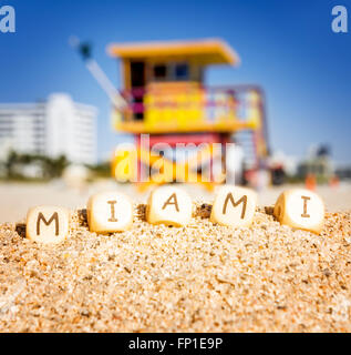 Maimi Southbeach, Rettungsschwimmer Haus mit Buchstaben auf dem Sand, Florida / USA, Stockfoto