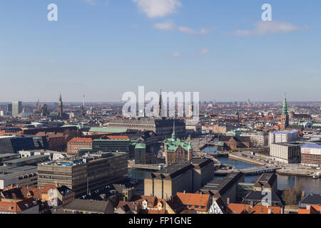 Kopenhagen, Dänemark - 16. März 2016: Blick auf die Skyline von Christiansborg Burgturm. Stockfoto