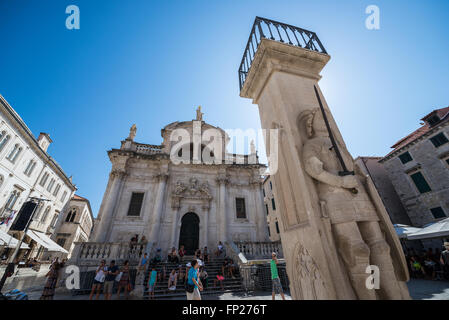 Ritter Roland Säule vor Saint Blaise Barockkirche am Luza-Platz in der Altstadt von Dubrovnik Stadt, Kroatien Stockfoto