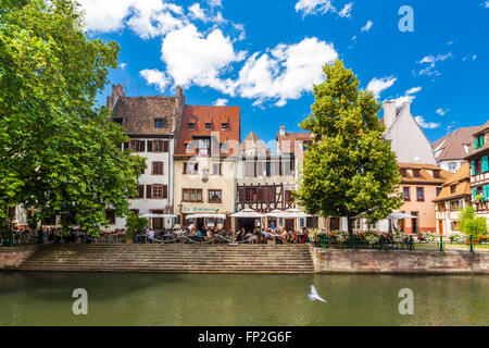 Fachwerkhäusern entlang dem Fluss Ill in der Petite France Straßburg, Elsass, Frankreich Stockfoto