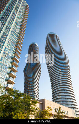 Absolute World Towers 4 & 5 (Marilyn Monroe Towers). Mississauga, Peel Region, Ontario, Kanada. Stockfoto