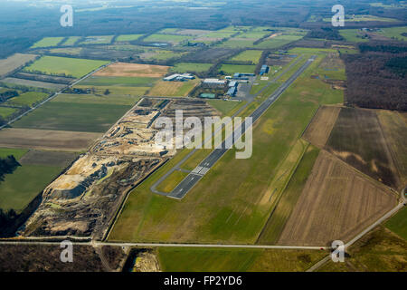 Luftaufnahme, Flugplatz Dinslaken Schwarze Heide, Landebahn, allgemeine Luftfahrt, Segelfliegen Flugplatz, Flugplatz Unternehmen Schwarze Heide, Stockfoto