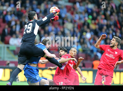 Warschau, Polen - 27. Mai 2015: Torhüter Sergio Rico von FC Sevilla in Aktion während der UEFA Europa League Finale Spiel gegen FC Dnipro im Warschauer Nationalstadion Stockfoto
