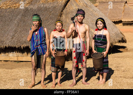 Native Phnong Menschen tragen Tracht, ethnische Minderheit, Pnong, Bunong, Senmonorom, Sen Monorom, Provinz Mondulkiri Stockfoto