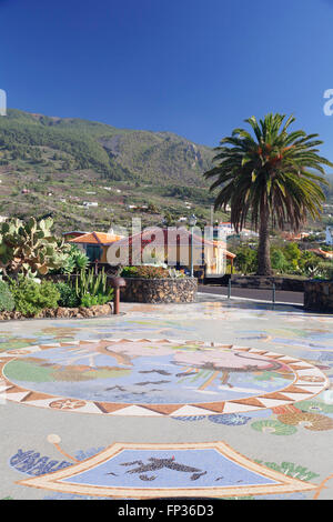 Bodenmosaik, Plaza De La Glorieta, entworfen von Luis Morena, Las Manchas de Abajo, La Palma, Kanarische Inseln, Spanien Stockfoto