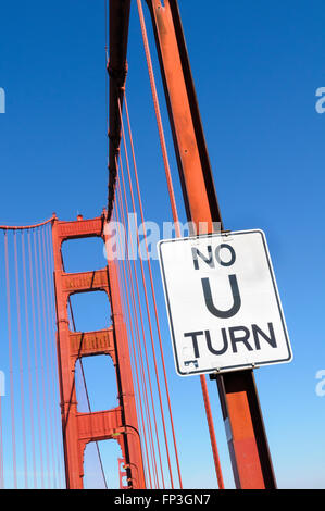 Keine u-turn-Schild an der Golden Gate Bridge, San Francisco, Kalifornien, USA Stockfoto