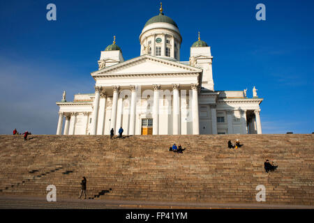 Die Sehenswürdigkeit Helsinki Kathedrale Senat Square Helsinki Finnland. Ein Blick auf die hoch aufragenden Helsinki Kathedrale (Tuomiokirkko) in Hels Stockfoto