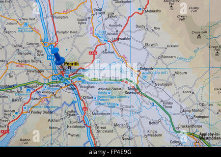 Straßenkarte von Cumbria, England, die Straßen und Gebiet um Penrith und mit einer Karte-Pin unter Angabe der Marktgemeinde selbst zeigen. Stockfoto