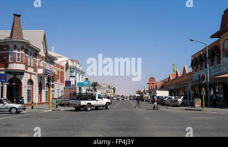 SWAKOPMUND, NAMIBIA - 8. Oktober 2014: Straße im namibischen Stadt Swakopmund. Stadt wurde im Jahre 1892 von Kapitän Curt von Francois gegründet. Stockfoto