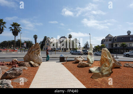 SWAKOPMUND, NAMIBIA - 8. Oktober 2014: Straße im namibischen Stadt Swakopmund. Stadt wurde im Jahre 1892 von Kapitän Curt von Francois gegründet. Stockfoto