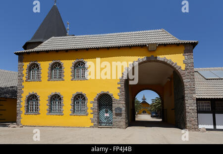 SWAKOPMUND, NAMIBIA - 8. Oktober 2014: Schöne deutsche Kolonialarchitektur auf Stret von Swakopmund. Stadt wurde 1892 gegründet, Stockfoto