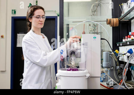 Experimentieren Sie im Labor, Heinrich-Heine-Universität Düsseldorf, Deutschland Stockfoto
