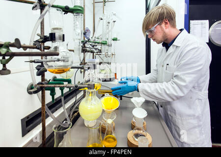 Experimentieren Sie im Labor, Heinrich-Heine-Universität Düsseldorf, Deutschland Stockfoto