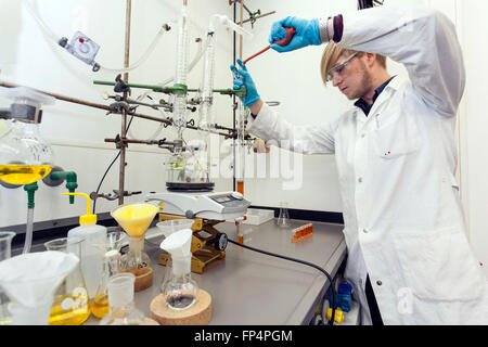 Experimentieren Sie im Labor, Heinrich-Heine-Universität Düsseldorf, Deutschland Stockfoto