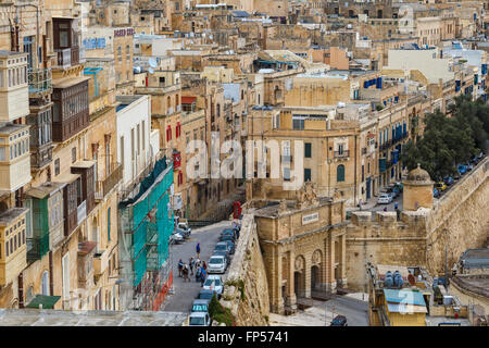 VALLETTA, MALTA - 30. Oktober 2015: Gesamtansicht des Stadtbildes von Valletta auf Malta Insel mit historischen Kalksteingebäude aus Stockfoto