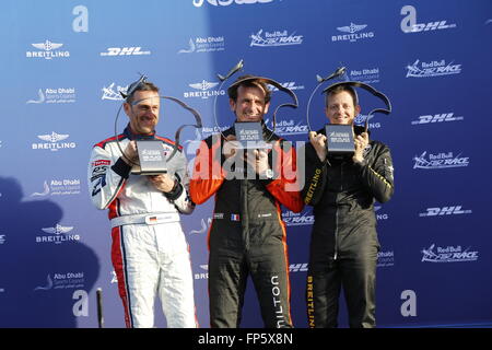 Gewinner des Red Bull Air Race März 2016 Nicolas Ivanoff Frankreichs 1. Platz (C), Matthias Dolderer Deutschland 2. Platz (L), Stockfoto