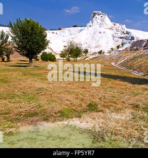 abstrahieren Sie in Pamukkale Türkei Asien das alte Kalzium Bad und Travertin-Wasser Stockfoto