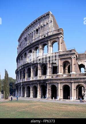 Aussenansicht der Roman Colosseum (ursprünglich Flavian Amphitheater), Rom, Italien, Europa. Stockfoto