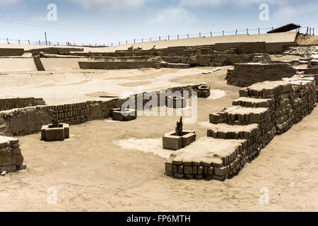 Ort archäologische von pachacamac. Adobe Konstruktionen von Kultur Lima (200 AC-500 ac). Stockfoto